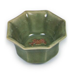 Mokubei: octagonal wine cup with paired fish design, celadon