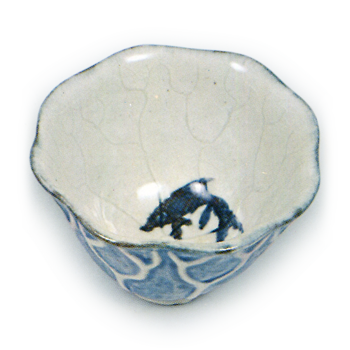 Mokubei: lotus-leaf shaped wine cup in the style of ko-sometsuke ware