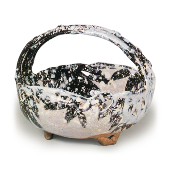 Ninnami: bowl with handle with design of snow-covered bamboo, iron brown under glaze