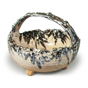 Ninnami: bowl with bail handle with snow-covered bamboo design, iron brown under glaze