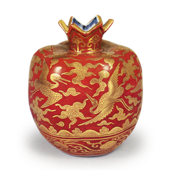 Hozen: caddy bottle with cloud and crane design, enamelled and gilded ware