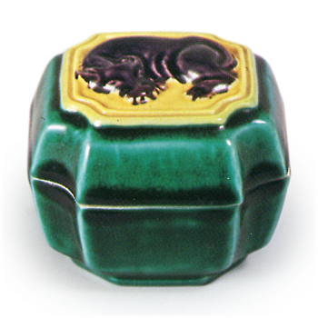 Hozen: incense caddy in the style of kōchi ware with crouching ox design