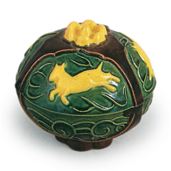 Hozen: incense caddy in the style of kōchi ware with pomegranate design