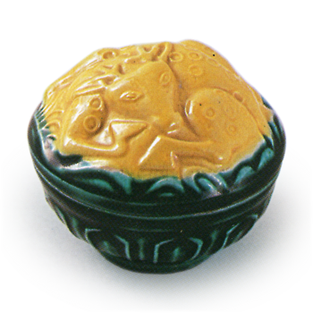 Hozen: incense caddy in the style of köchi ware with deer design