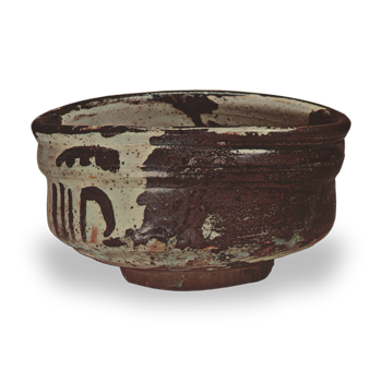 Goshomaru tea bowl, black brush, red hakama