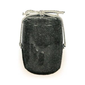 Shifuku-iri Hikiya black lacquer
Two ring-shaped knobs