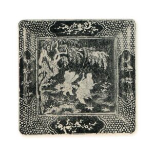 Blue shell square tray, mirror, three Karakusa figures, front: plum blossom and bamboo pattern, back: arabesque pattern