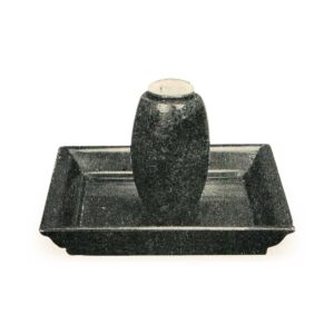 Shibui-iro lacquer, pine wood tray, owned by Rikyū