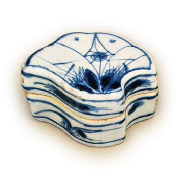 Blue and white porcelain Gingko