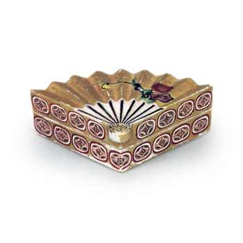 Komei: Open Fan-Shaped Plum Blossom Design