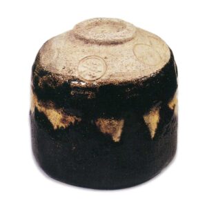 Black-stamped Tsutsubaki-style tea bowl, inscribed “Seizan,” by Kōnyū