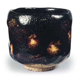 Ryönyũ: cylindrical tea bowl, known as "Fuyu-gomori", Black Raku