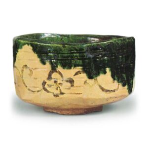 Tannyü: tea bowl in the style of Oribe ware, known as "Shikai-nami"