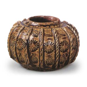 瀬戸铁釉花卉纹容器