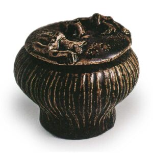 瀬戸铁釉千叠纹盒