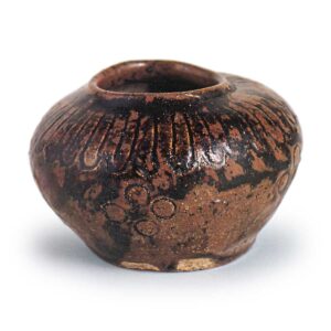 瀬戸铁釉花卉纹容器