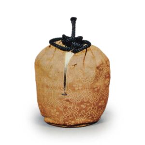 茶地剑尖梅鉢纯子