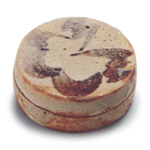 志野花纹一字香合