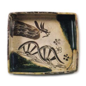 织部片轮车纹四方盖物