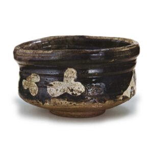 黑织部三叶纹香茶碗