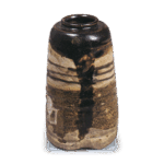 黑织部肩冲茶入