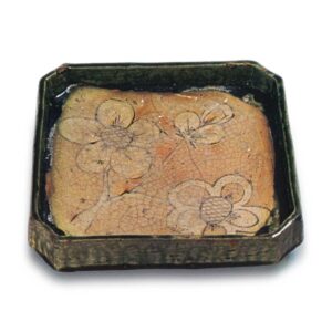 织部草花纹四方隅切平鉢