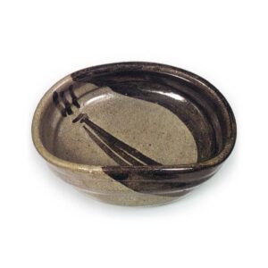 绘唐津束熨斗纹沓茶碗