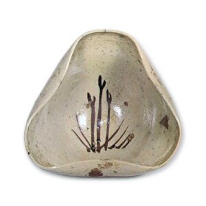 绘唐津草纹三角小碗