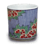 色锅岛彩绘山茶衔接纹猪口