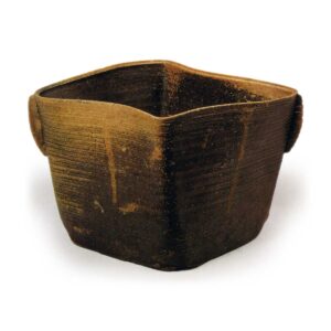 备前乌帽子形水指