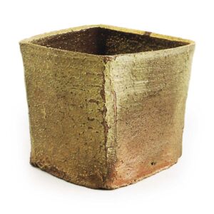 备前乌帽子形水指