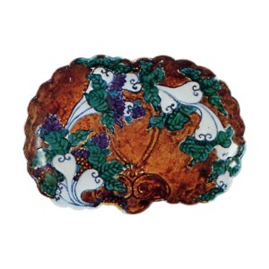 色锅岛锦地色绘水草纹盘