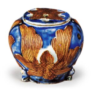 青花铁釉牡丹纹袖香炉