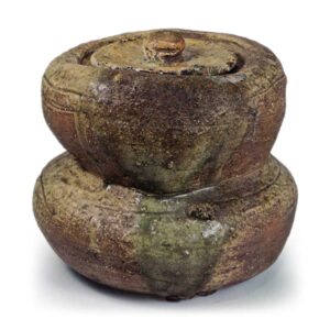 伊贺重饼形水指