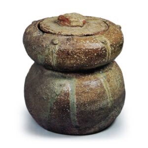 伊贺粮座重饼形水指