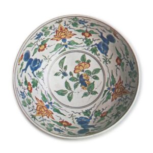 色绘狮子牡丹唐草纹盆