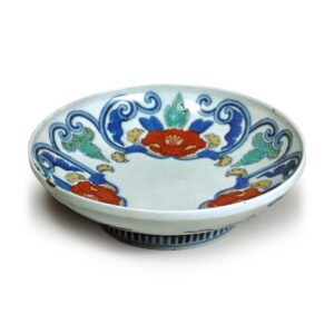 锅岛色绘牡丹唐草纹盘