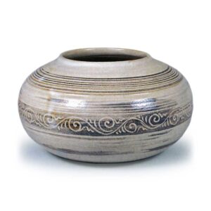 仁清白釉刷毛目唐草纹水指 铭满月