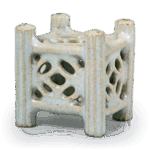 仁清白浊釉七宝透文盖置