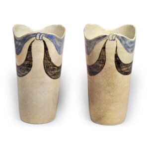 锈彩染付帷幕纹筒形小碗