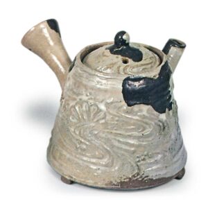 青瓷菊花纹茶壶