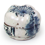 古染付描一轮梅香合