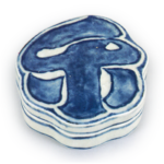 青花“乐”字香合