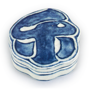 青花“乐”字香合