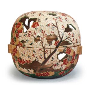 彩绘樱枫透雕香炉