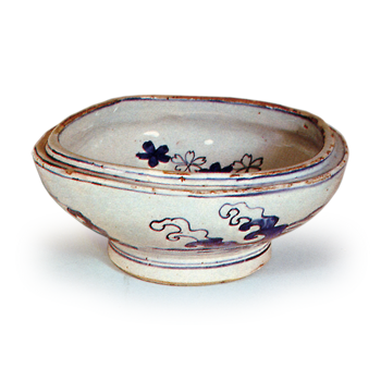 染付桜川水指 そめつけさくらがわみずさし | 鶴田 純久の章 お話