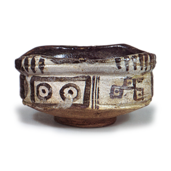 黒織部 沓茶碗 | 鶴田 純久の章 お話