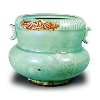 青磁 鉄釉 牡丹唐草文 耳付 水指