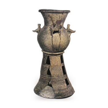 須恵器 装飾付台付壺 | 鶴田 純久の章 お話