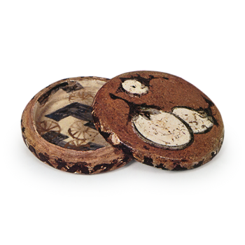 銹絵染付茄子文香合